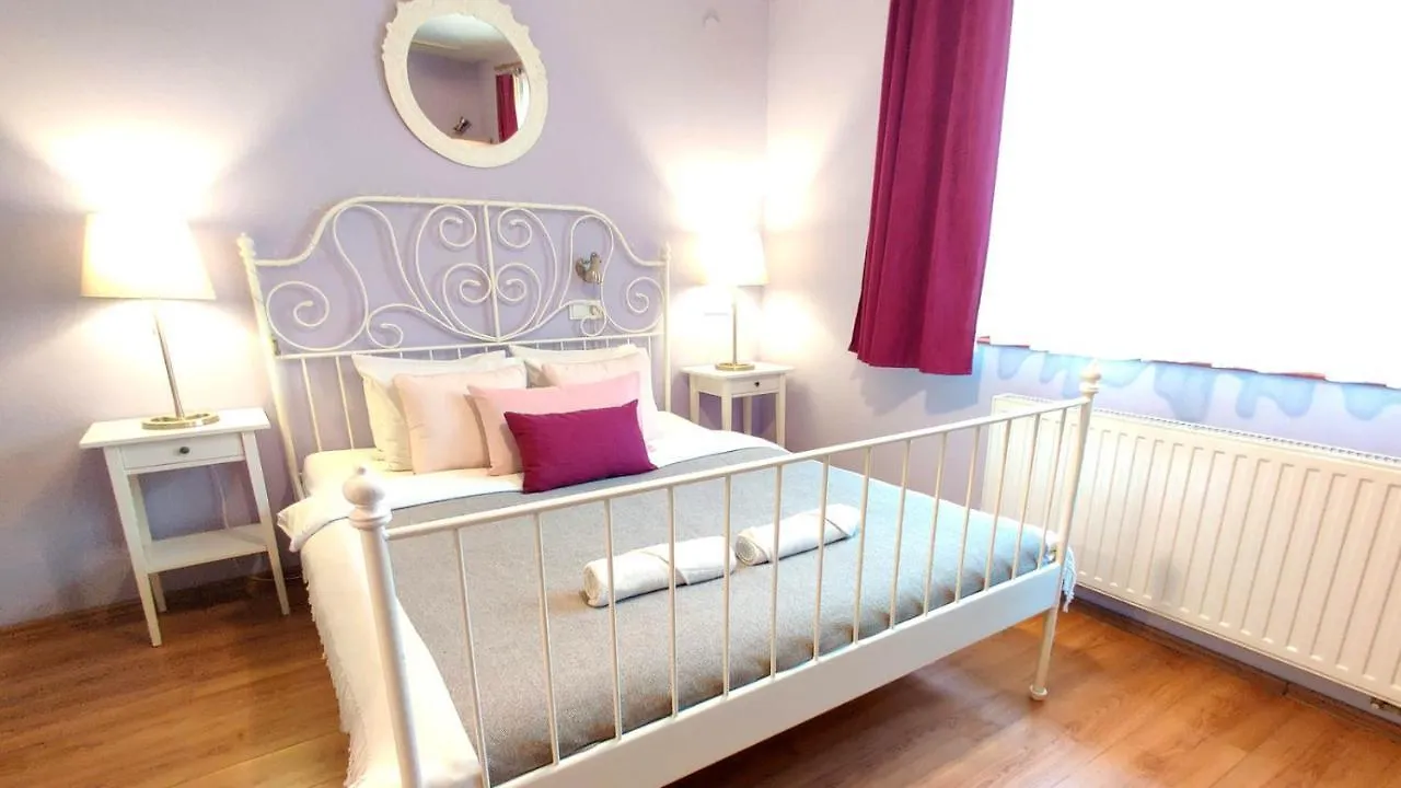 Shantee House Budapest Hostel